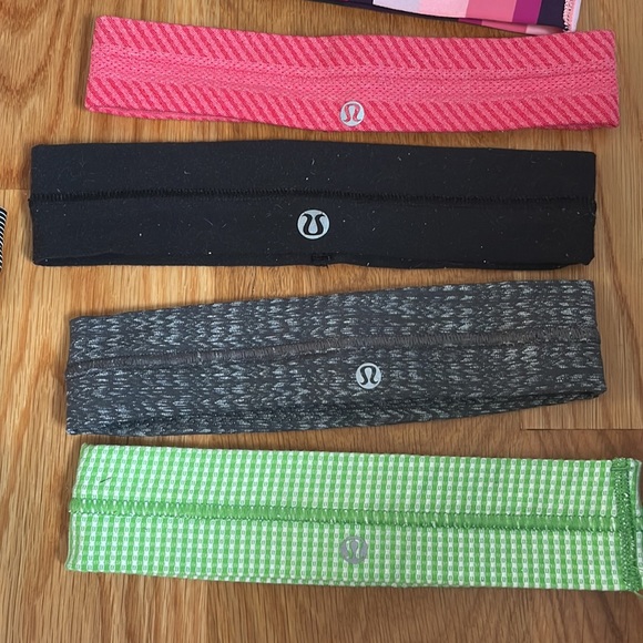 12 Lulu lemon headbands (including white, black, blue, gray, green, patterned) - Picture 5 of 5
